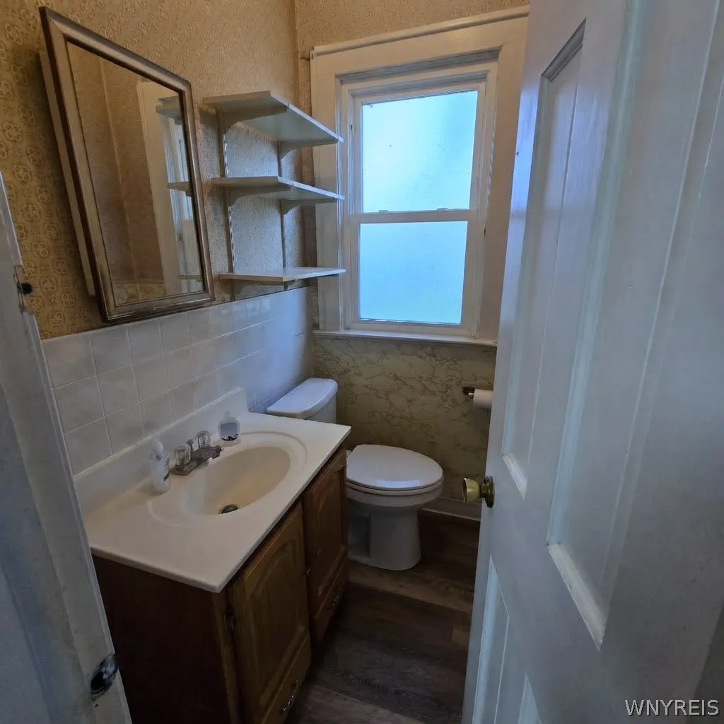 35 Englewood Avenue, Buffalo, New York 14214, Buffalo, New York 14214, 6 Bedroom Bedrooms, 10 Room Rooms,2 BathroomBathrooms,Residential Lease,For Rent,35 Englewood Avenue, Buffalo, New York 14214,0,B1716162