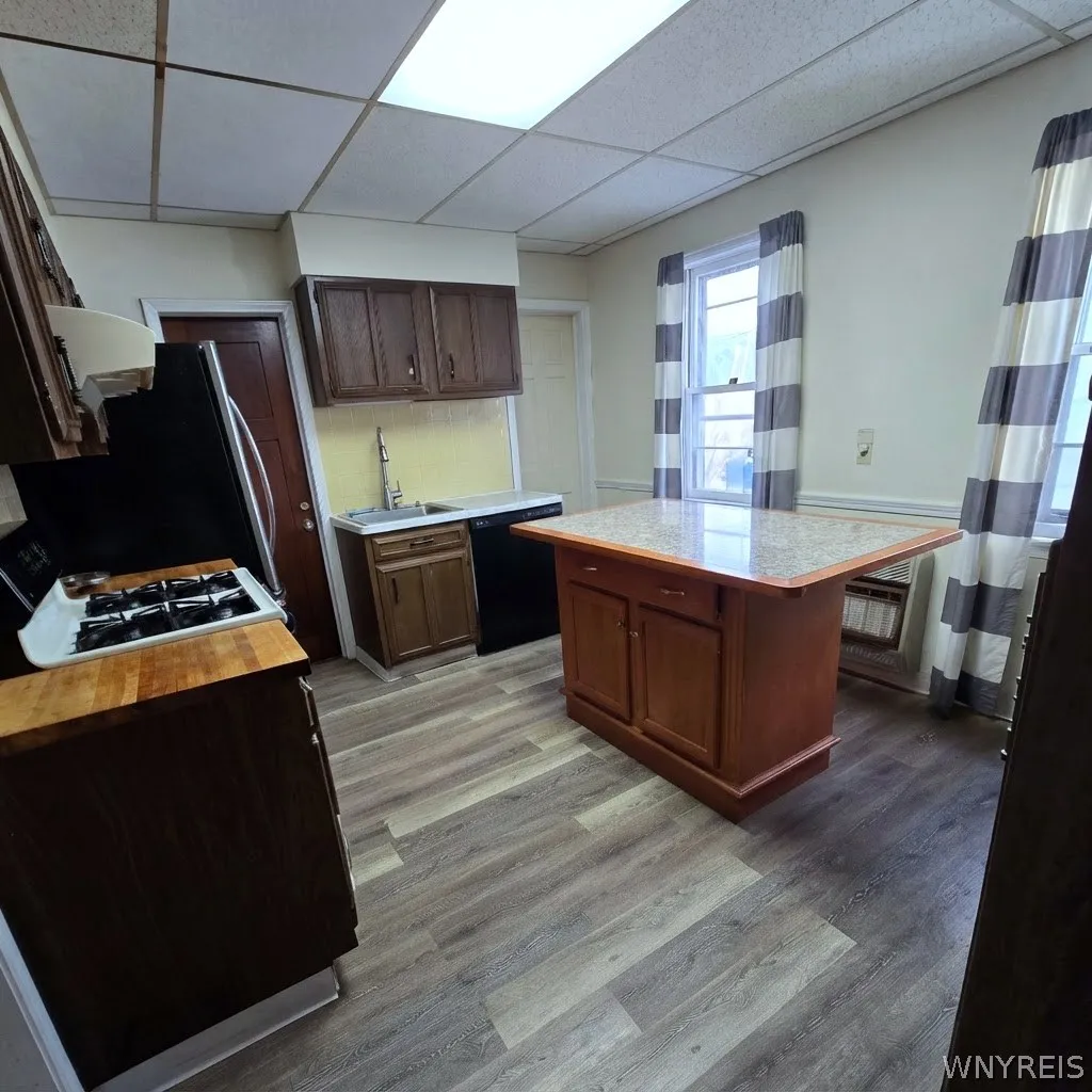 35 Englewood Avenue, Buffalo, New York 14214, Buffalo, New York 14214, 6 Bedroom Bedrooms, 10 Room Rooms,2 BathroomBathrooms,Residential Lease,For Rent,35 Englewood Avenue, Buffalo, New York 14214,0,B1716162