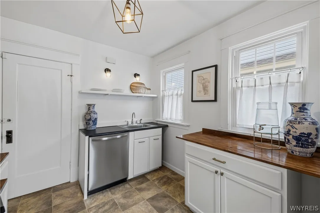 356 Sanders Road, Buffalo, New York 14216, Buffalo, New York 14216, 3 Bedroom Bedrooms, 10 Room Rooms,2 BathroomBathrooms,Residential,For Sale,356 Sanders Road, Buffalo, New York 14216,0,B1715967