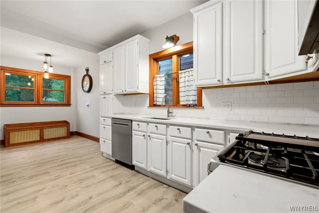 158 Huntington Avenue, Buffalo, New York 14214, Buffalo, New York 14214, 8 Bedroom Bedrooms, 14 Room Rooms,1 BathroomBathrooms,Residential,For Sale,158 Huntington Avenue, Buffalo, New York 14214,0,B1716310