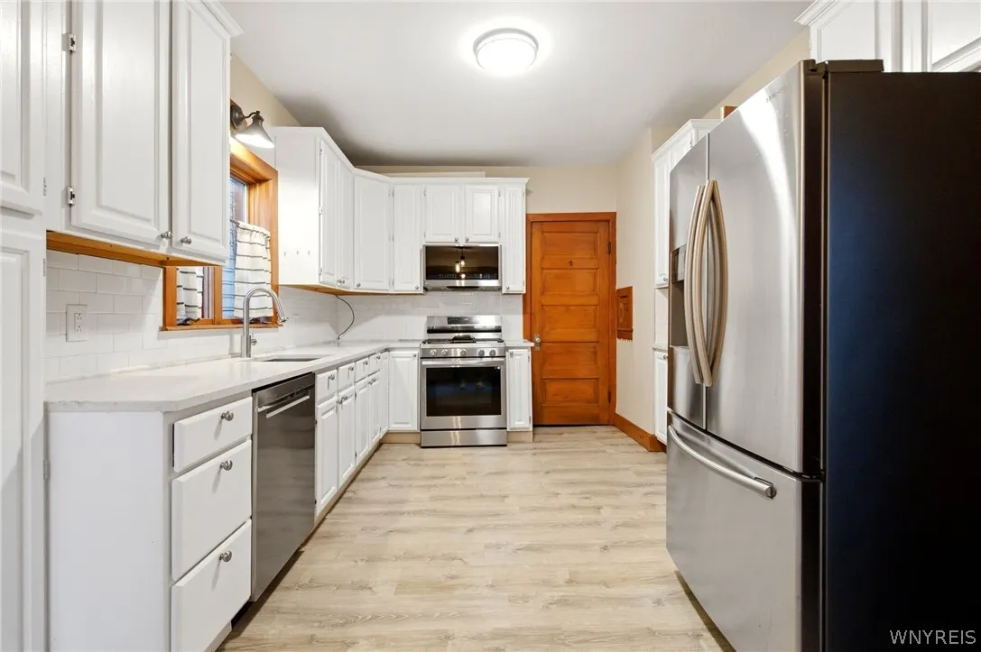 158 Huntington Avenue, Buffalo, New York 14214, Buffalo, New York 14214, 8 Bedroom Bedrooms, 14 Room Rooms,1 BathroomBathrooms,Residential,For Sale,158 Huntington Avenue, Buffalo, New York 14214,0,B1716310