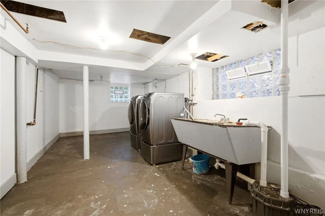 158 Huntington Avenue, Buffalo, New York 14214, Buffalo, New York 14214, 8 Bedroom Bedrooms, 14 Room Rooms,1 BathroomBathrooms,Residential,For Sale,158 Huntington Avenue, Buffalo, New York 14214,0,B1716310