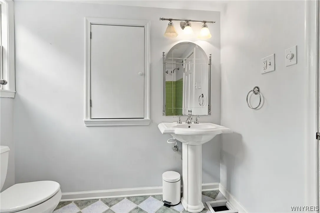 1819 Winter Road, Grand Island, New York 14072, Grand Island, New York 14072, 3 Bedroom Bedrooms, 7 Room Rooms,2 BathroomBathrooms,Residential,For Sale,1819 Winter Road, Grand Island, New York 14072,0,B1716331