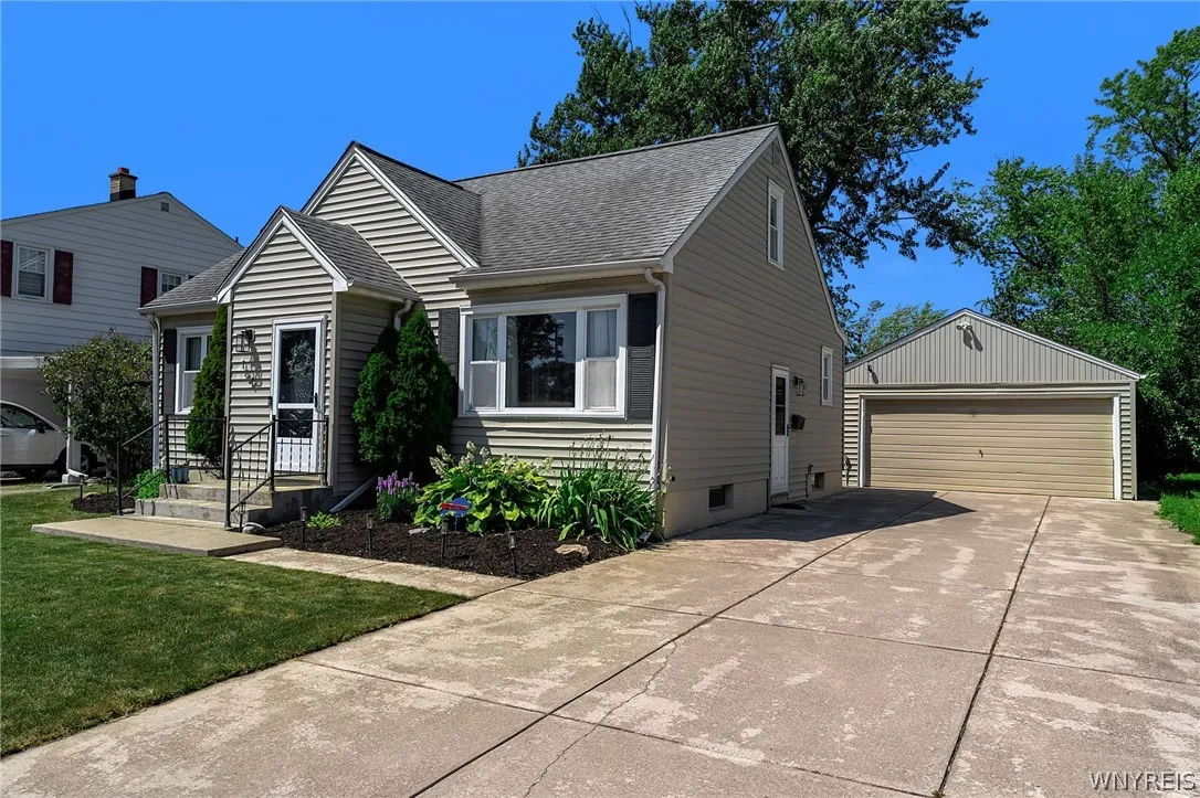 164 Orchard Drive, Tonawanda, New York 14223, Tonawanda, New York 14223, 4 Bedroom Bedrooms, 8 Room Rooms,2 BathroomBathrooms,Residential,For Sale,164 Orchard Drive, Tonawanda, New York 14223,0,B1716444
