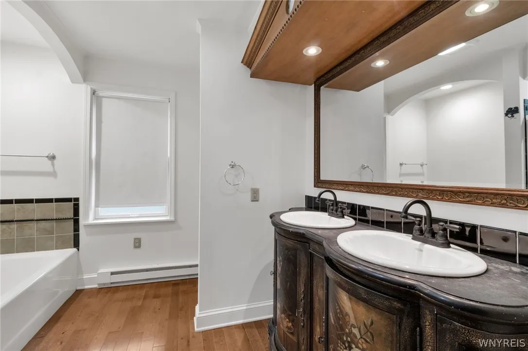 7406 Quaker Road, Orchard Park, New York 14127, Orchard Park, New York 14127, 3 Bedroom Bedrooms, 9 Room Rooms,2 BathroomBathrooms,Residential Lease,For Rent,7406 Quaker Road, Orchard Park, New York 14127,0,B1716745