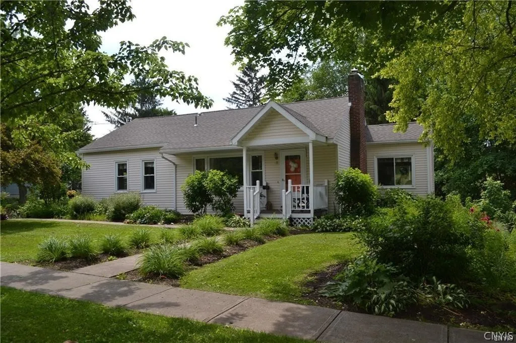 18 East Austin Street, Skaneateles, New York 13152, Skaneateles, New York 13152, 2 Bedroom Bedrooms, 7 Room Rooms,1 BathroomBathrooms,Residential Lease,Closed,18 East Austin Street, Skaneateles, New York 13152,0,S1716703