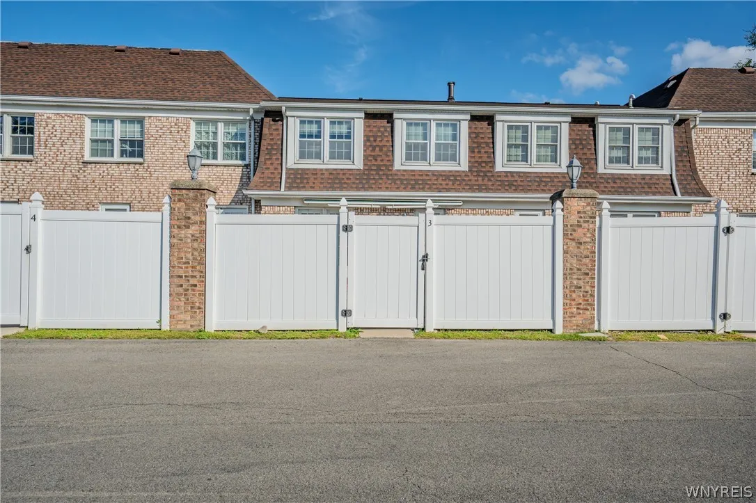105 Carriage Drive 3, Orchard Park, New York 14127, Orchard Park, New York 14127, 3 Bedroom Bedrooms, 6 Room Rooms,1 BathroomBathrooms,Residential,For Sale,105 Carriage Drive 3, Orchard Park, New York 14127,0,B1714317