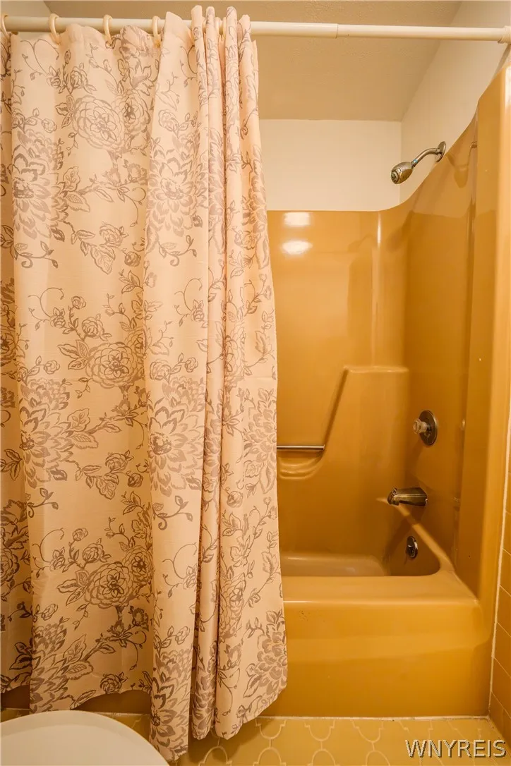 105 Carriage Drive 3, Orchard Park, New York 14127, Orchard Park, New York 14127, 3 Bedroom Bedrooms, 6 Room Rooms,1 BathroomBathrooms,Residential,For Sale,105 Carriage Drive 3, Orchard Park, New York 14127,0,B1714317