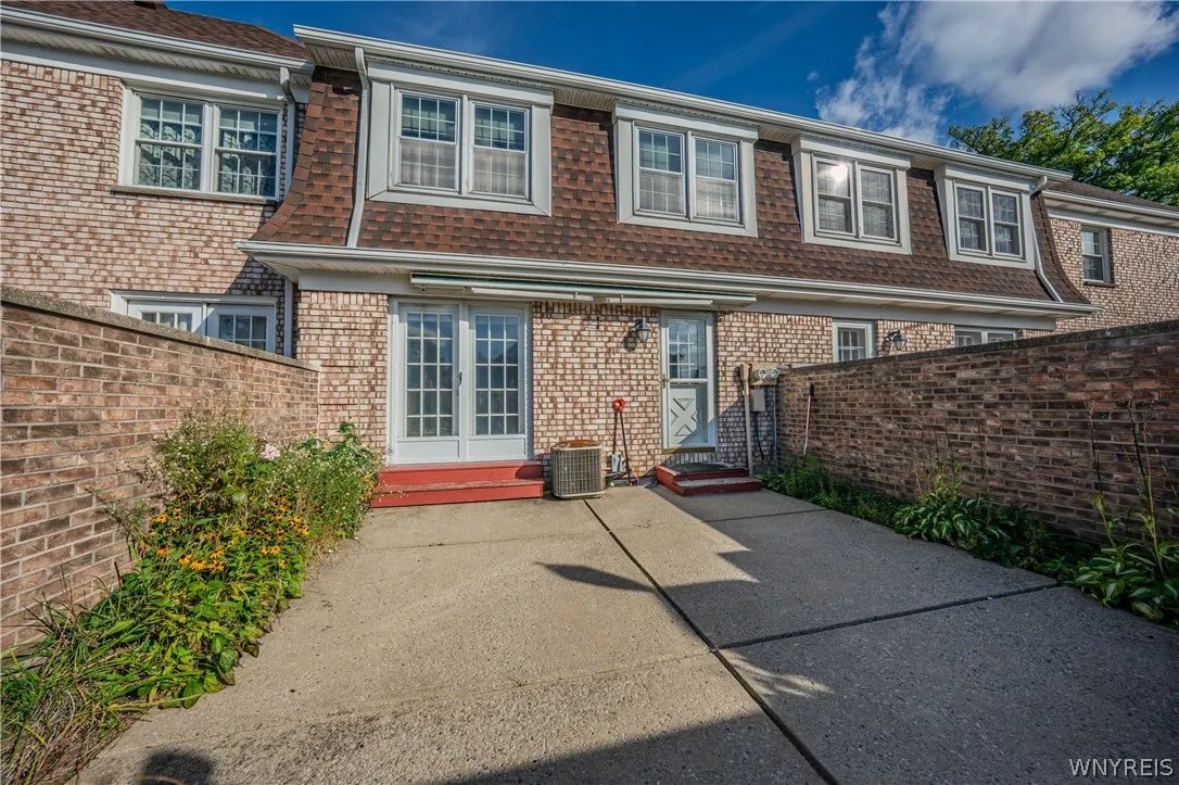 105 Carriage Drive 3, Orchard Park, New York 14127, Orchard Park, New York 14127, 3 Bedroom Bedrooms, 6 Room Rooms,1 BathroomBathrooms,Residential,For Sale,105 Carriage Drive 3, Orchard Park, New York 14127,0,B1714317