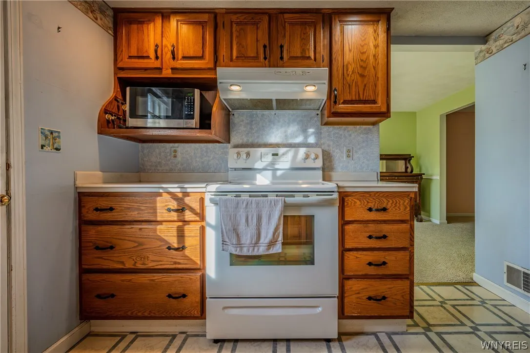 105 Carriage Drive 3, Orchard Park, New York 14127, Orchard Park, New York 14127, 3 Bedroom Bedrooms, 6 Room Rooms,1 BathroomBathrooms,Residential,For Sale,105 Carriage Drive 3, Orchard Park, New York 14127,0,B1714317