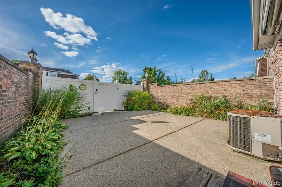 105 Carriage Drive 3, Orchard Park, New York 14127, Orchard Park, New York 14127, 3 Bedroom Bedrooms, 6 Room Rooms,1 BathroomBathrooms,Residential,For Sale,105 Carriage Drive 3, Orchard Park, New York 14127,0,B1714317