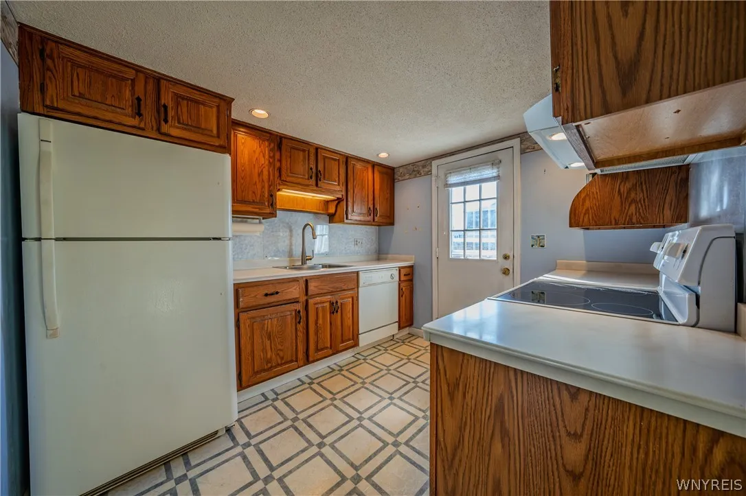 105 Carriage Drive 3, Orchard Park, New York 14127, Orchard Park, New York 14127, 3 Bedroom Bedrooms, 6 Room Rooms,1 BathroomBathrooms,Residential,For Sale,105 Carriage Drive 3, Orchard Park, New York 14127,0,B1714317