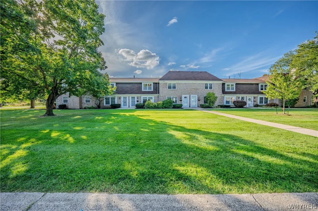 105 Carriage Drive 3, Orchard Park, New York 14127, Orchard Park, New York 14127, 3 Bedroom Bedrooms, 6 Room Rooms,1 BathroomBathrooms,Residential,For Sale,105 Carriage Drive 3, Orchard Park, New York 14127,0,B1714317