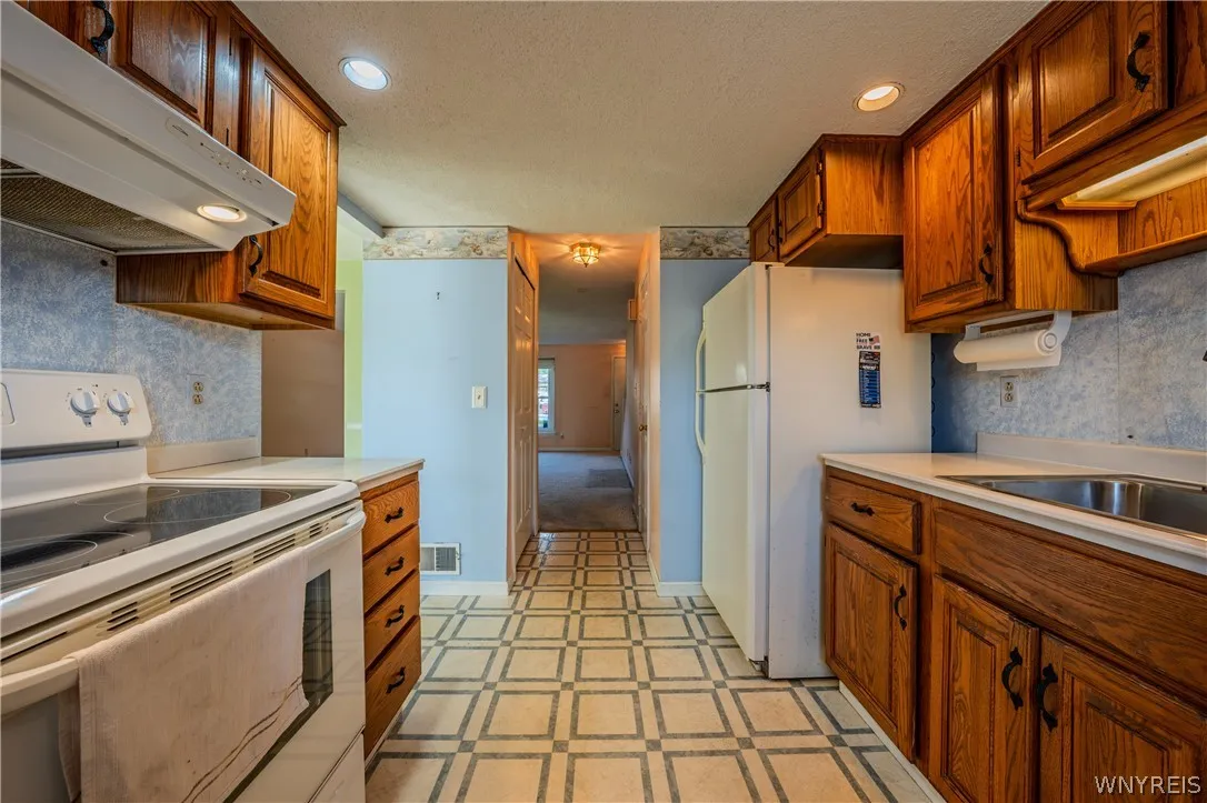 105 Carriage Drive 3, Orchard Park, New York 14127, Orchard Park, New York 14127, 3 Bedroom Bedrooms, 6 Room Rooms,1 BathroomBathrooms,Residential,For Sale,105 Carriage Drive 3, Orchard Park, New York 14127,0,B1714317