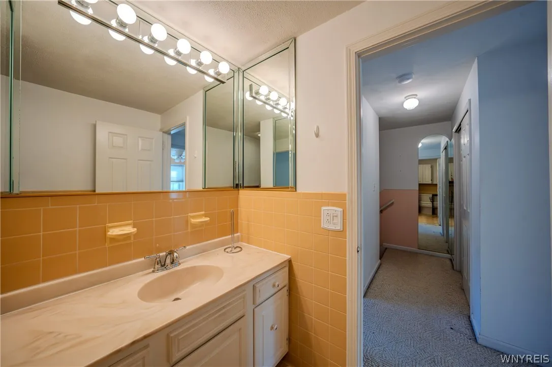 105 Carriage Drive 3, Orchard Park, New York 14127, Orchard Park, New York 14127, 3 Bedroom Bedrooms, 6 Room Rooms,1 BathroomBathrooms,Residential,For Sale,105 Carriage Drive 3, Orchard Park, New York 14127,0,B1714317