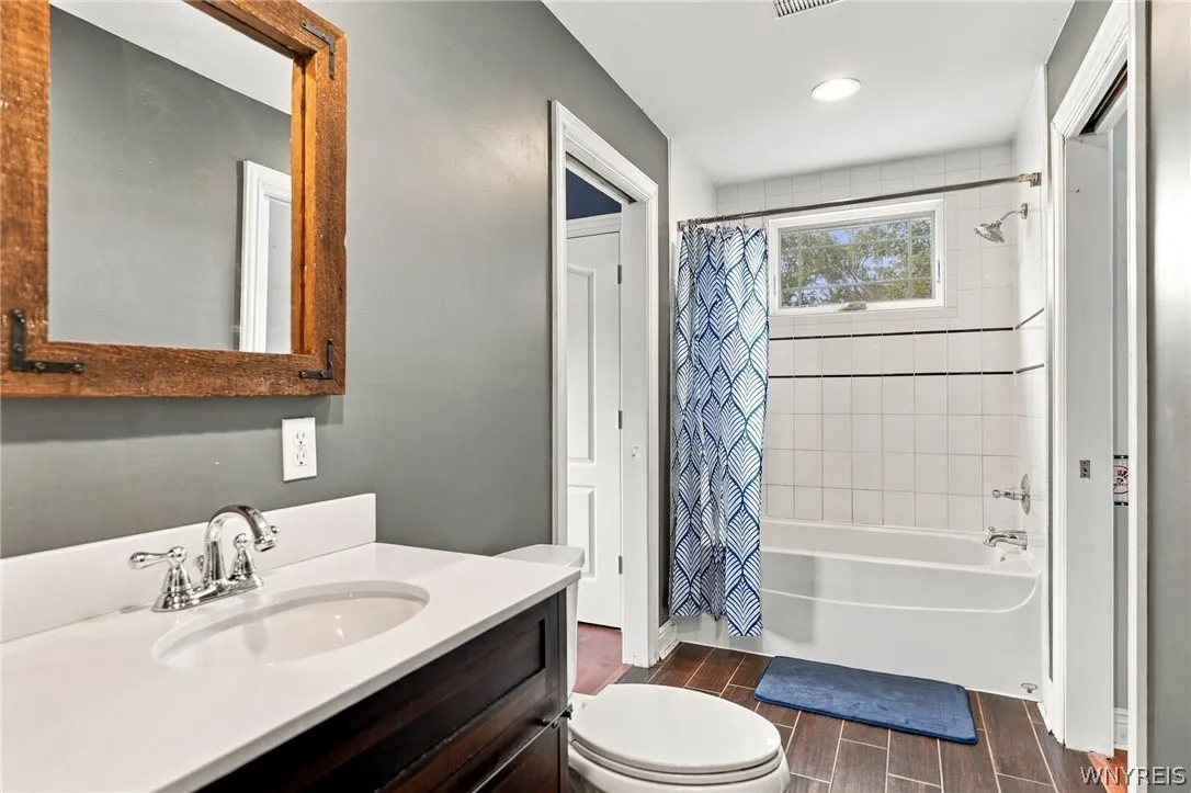7526 Milestrip Road, Orchard Park, New York 14127, Orchard Park, New York 14127, 4 Bedroom Bedrooms, 11 Room Rooms,3 BathroomBathrooms,Residential,For Sale,7526 Milestrip Road, Orchard Park, New York 14127,0,B1716833