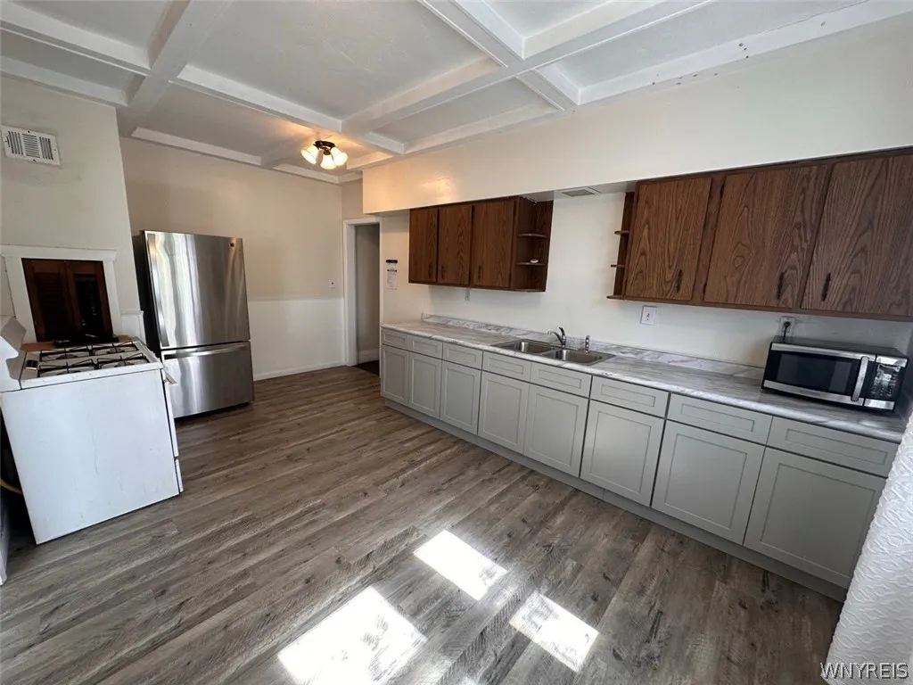 2265 Delaware Ave Avenue South Apt, Buffalo, New Y, Buffalo, New York 14216, 2 Bedroom Bedrooms, 5 Room Rooms,1 BathroomBathrooms,Residential Lease,For Rent,2265 Delaware Ave Avenue South Apt, Buffalo, New Y,0,B1717241