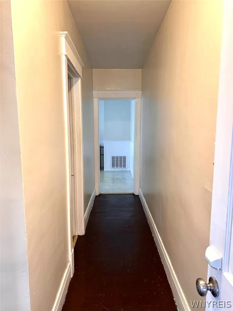 2265 Delaware Ave Avenue South Apt, Buffalo, New Y, Buffalo, New York 14216, 2 Bedroom Bedrooms, 5 Room Rooms,1 BathroomBathrooms,Residential Lease,For Rent,2265 Delaware Ave Avenue South Apt, Buffalo, New Y,0,B1717241