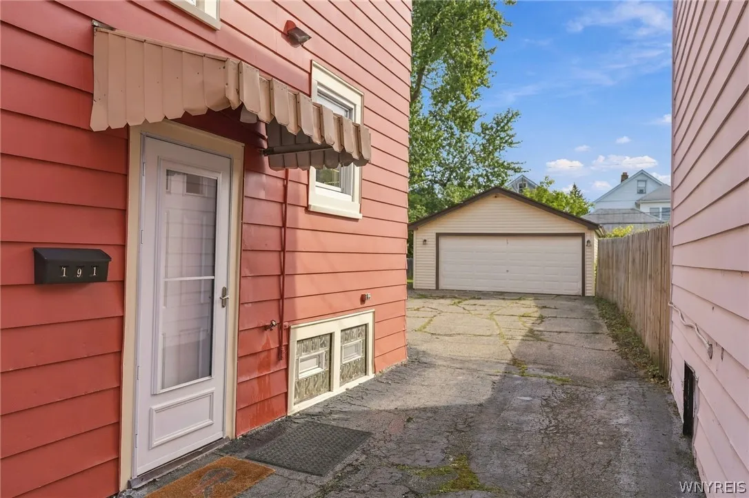 191 Crestwood Avenue, Buffalo, New York 14216, Buffalo, New York 14216, 3 Bedroom Bedrooms, 7 Room Rooms,1 BathroomBathrooms,Residential,For Sale,191 Crestwood Avenue, Buffalo, New York 14216,0,B1713519