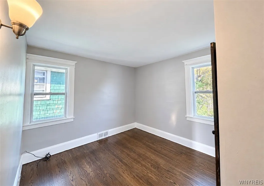 9 Lovering Avenue 7, Buffalo, New York 14216, Buffalo, New York 14216, 3 Bedroom Bedrooms, 6 Room Rooms,1 BathroomBathrooms,Residential Lease,For Rent,9 Lovering Avenue 7, Buffalo, New York 14216,0,B1717000