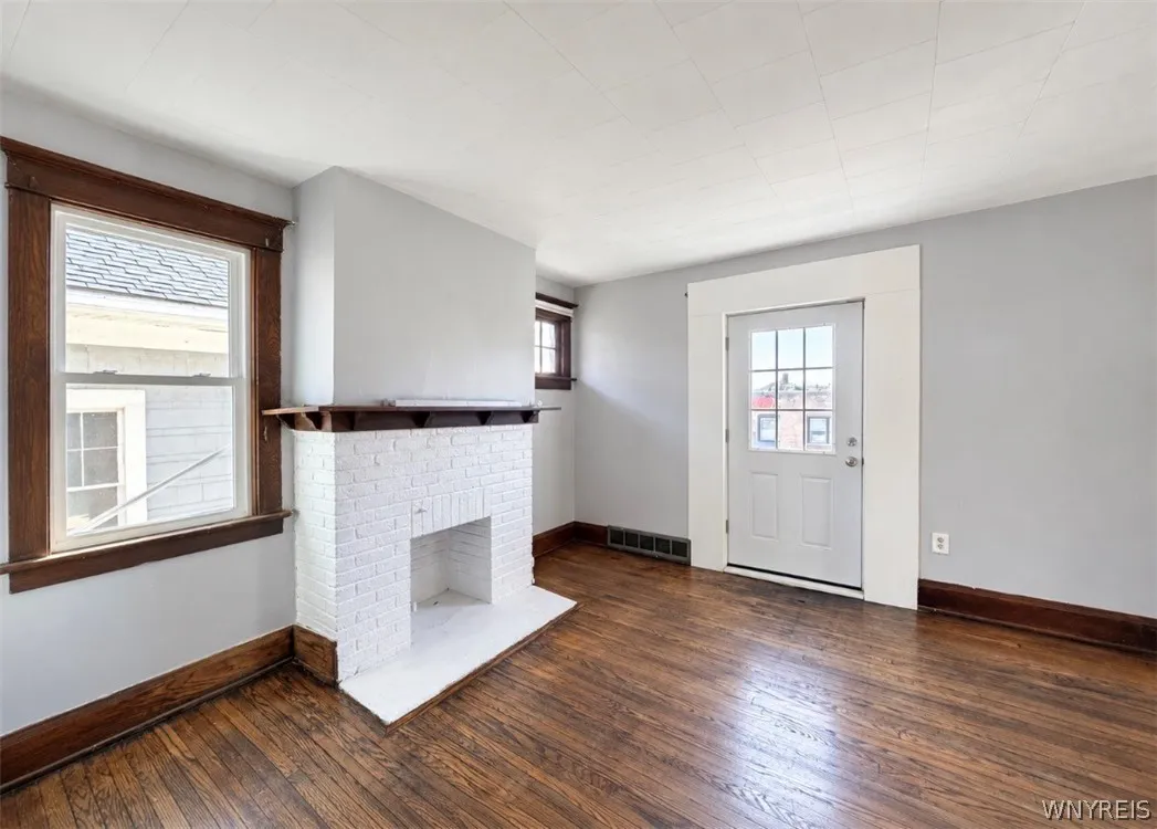 9 Lovering Avenue 7, Buffalo, New York 14216, Buffalo, New York 14216, 3 Bedroom Bedrooms, 6 Room Rooms,1 BathroomBathrooms,Residential Lease,For Rent,9 Lovering Avenue 7, Buffalo, New York 14216,0,B1717000