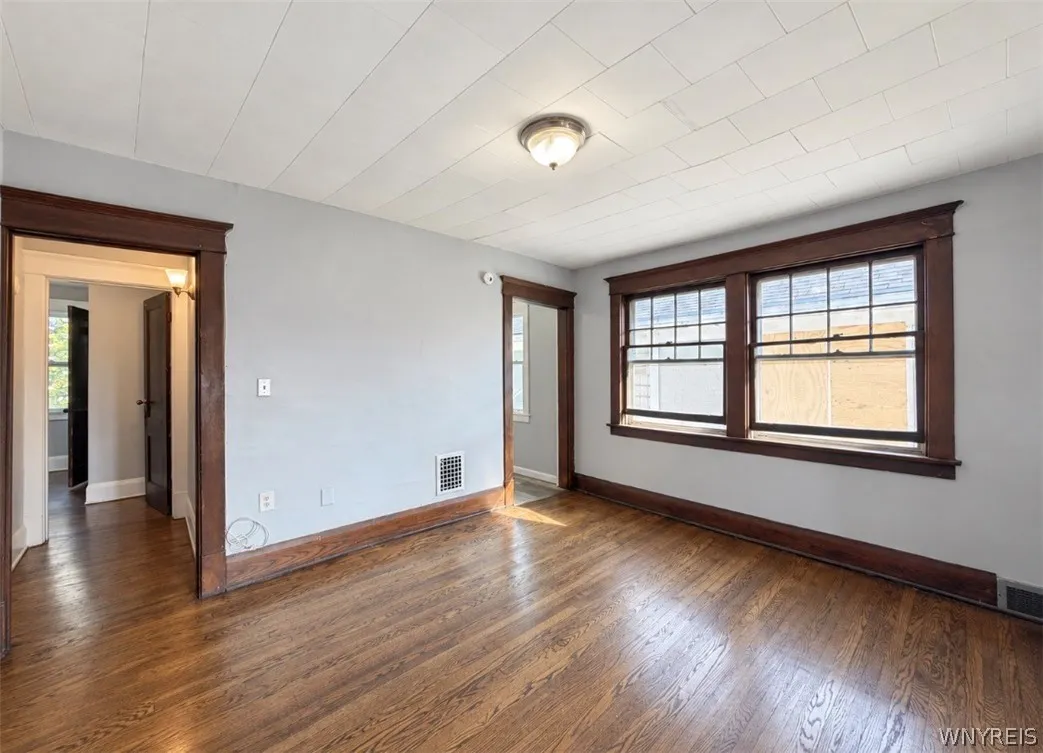 9 Lovering Avenue 7, Buffalo, New York 14216, Buffalo, New York 14216, 3 Bedroom Bedrooms, 6 Room Rooms,1 BathroomBathrooms,Residential Lease,For Rent,9 Lovering Avenue 7, Buffalo, New York 14216,0,B1717000