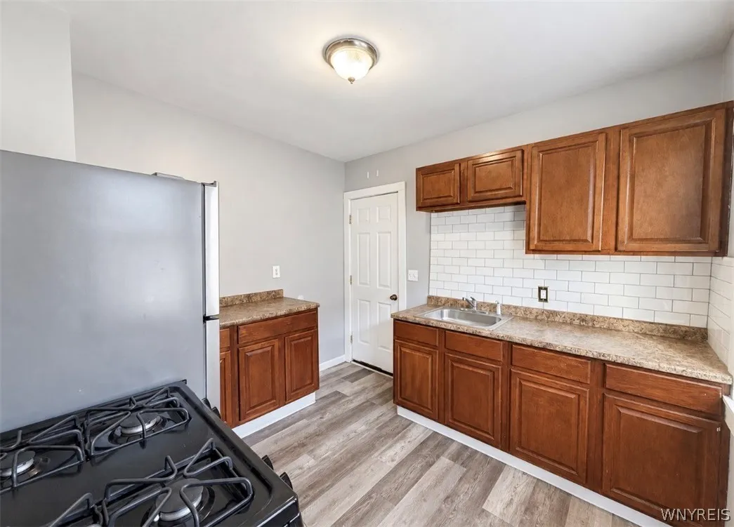 9 Lovering Avenue 7, Buffalo, New York 14216, Buffalo, New York 14216, 3 Bedroom Bedrooms, 6 Room Rooms,1 BathroomBathrooms,Residential Lease,For Rent,9 Lovering Avenue 7, Buffalo, New York 14216,0,B1717000