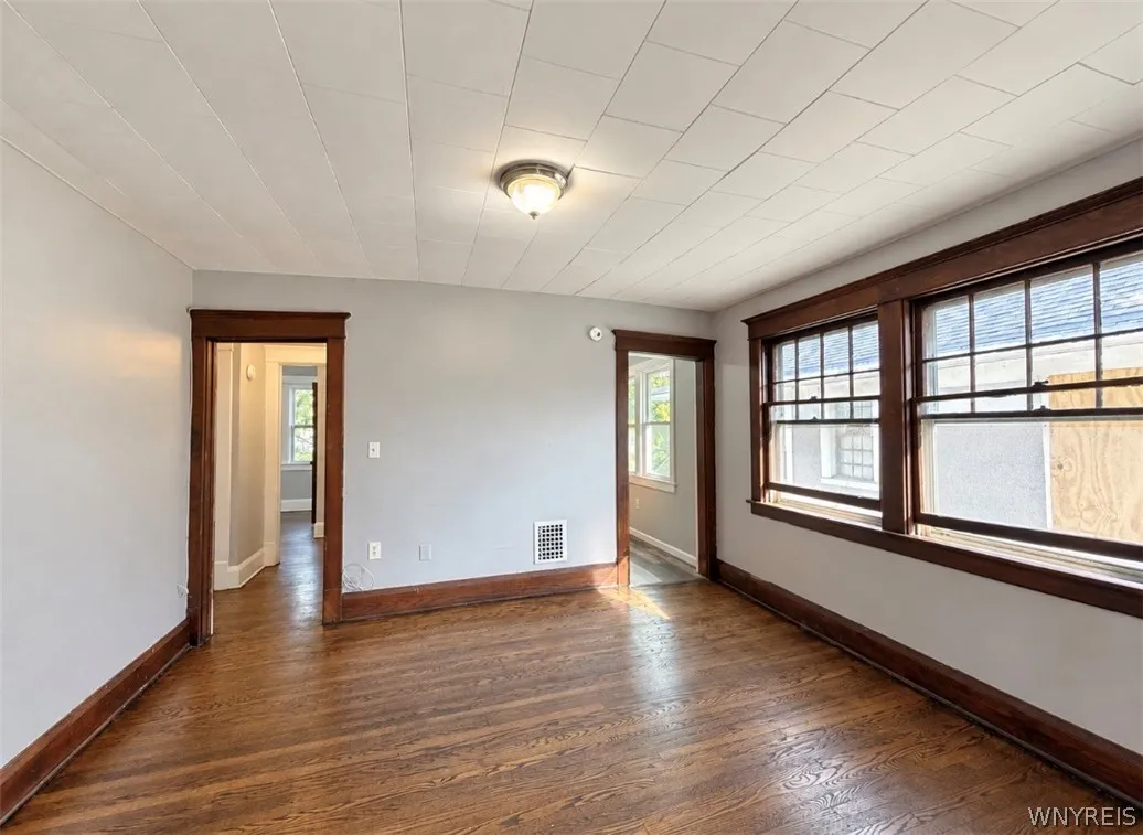9 Lovering Avenue 7, Buffalo, New York 14216, Buffalo, New York 14216, 3 Bedroom Bedrooms, 6 Room Rooms,1 BathroomBathrooms,Residential Lease,For Rent,9 Lovering Avenue 7, Buffalo, New York 14216,0,B1717000