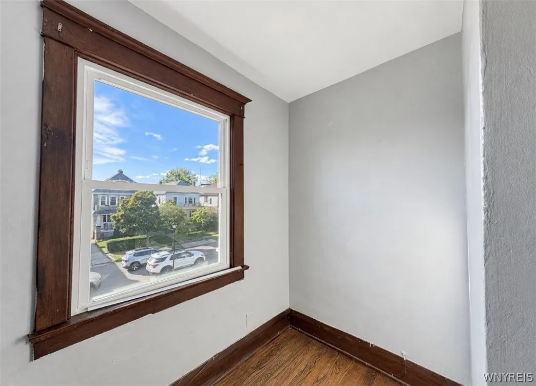 9 Lovering Avenue 7, Buffalo, New York 14216, Buffalo, New York 14216, 3 Bedroom Bedrooms, 6 Room Rooms,1 BathroomBathrooms,Residential Lease,For Rent,9 Lovering Avenue 7, Buffalo, New York 14216,0,B1717000