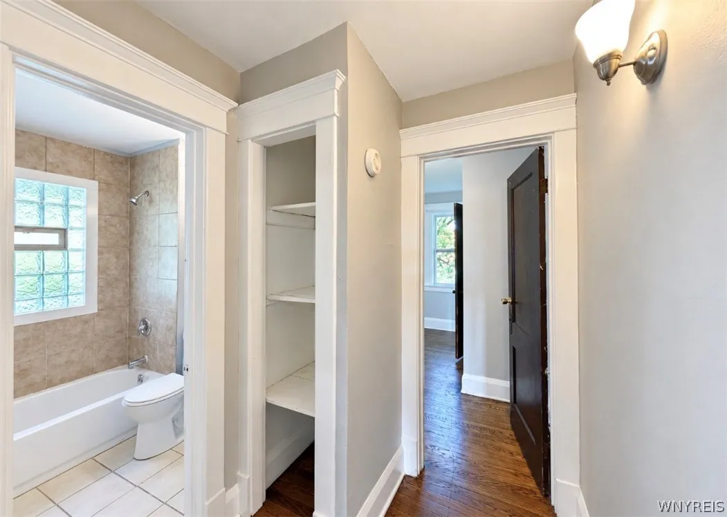 9 Lovering Avenue 7, Buffalo, New York 14216, Buffalo, New York 14216, 3 Bedroom Bedrooms, 6 Room Rooms,1 BathroomBathrooms,Residential Lease,For Rent,9 Lovering Avenue 7, Buffalo, New York 14216,0,B1717000