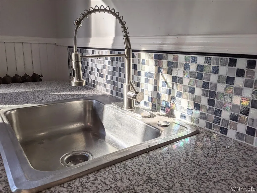 2026 Hertel Avenue Lower, Buffalo, New York 14214, Buffalo, New York 14214, 3 Bedroom Bedrooms, 6 Room Rooms,1 BathroomBathrooms,Residential Lease,For Rent,2026 Hertel Avenue Lower, Buffalo, New York 14214,0,B1717215