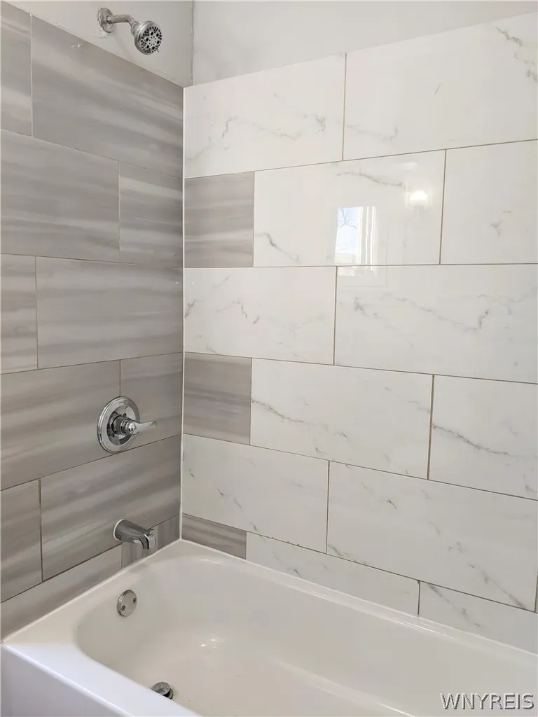 2026 Hertel Avenue Lower, Buffalo, New York 14214, Buffalo, New York 14214, 3 Bedroom Bedrooms, 6 Room Rooms,1 BathroomBathrooms,Residential Lease,For Rent,2026 Hertel Avenue Lower, Buffalo, New York 14214,0,B1717215