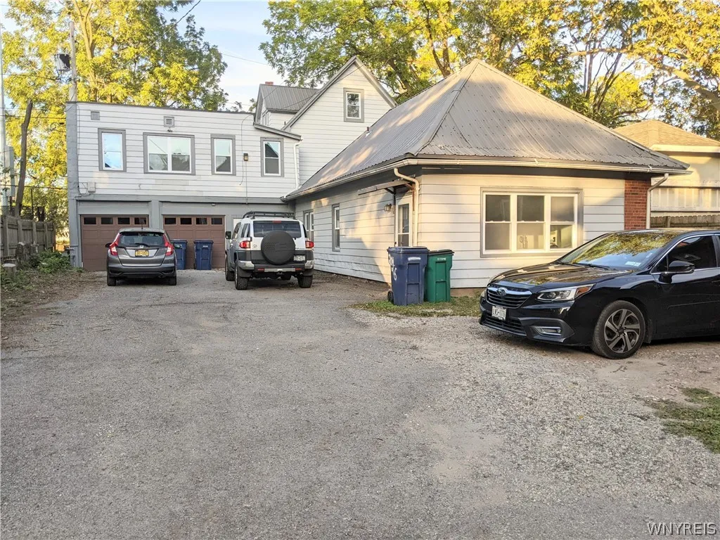 2026 Hertel Avenue Upper, Buffalo, New York 14214, Buffalo, New York 14214, 1 Bedroom Bedrooms, 3 Room Rooms,1 BathroomBathrooms,Residential Lease,For Rent,2026 Hertel Avenue Upper, Buffalo, New York 14214,0,B1717279