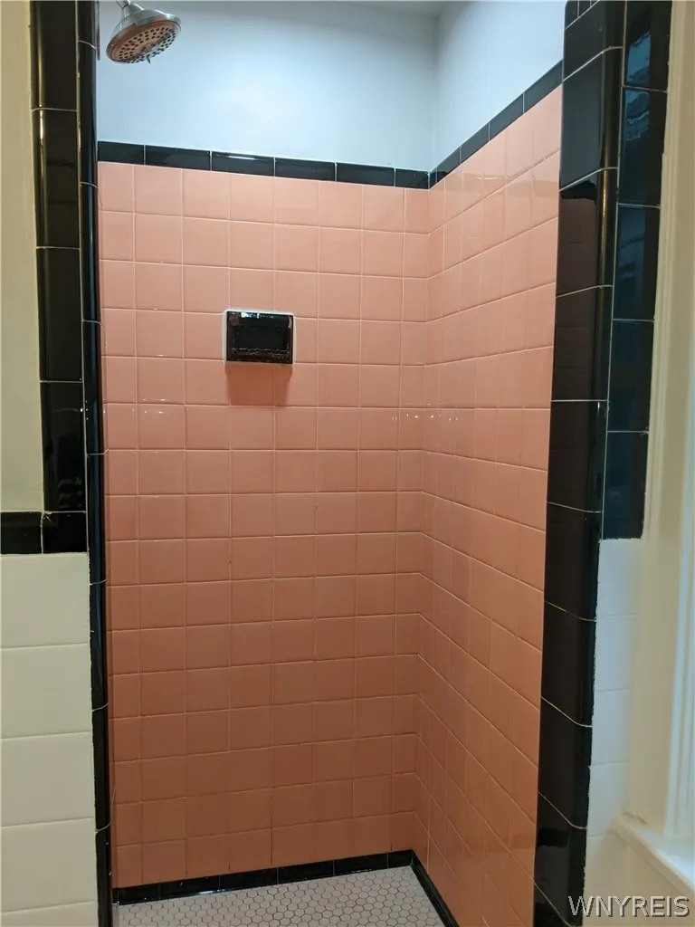 2026 Hertel Avenue Upper, Buffalo, New York 14214, Buffalo, New York 14214, 1 Bedroom Bedrooms, 3 Room Rooms,1 BathroomBathrooms,Residential Lease,For Rent,2026 Hertel Avenue Upper, Buffalo, New York 14214,0,B1717279
