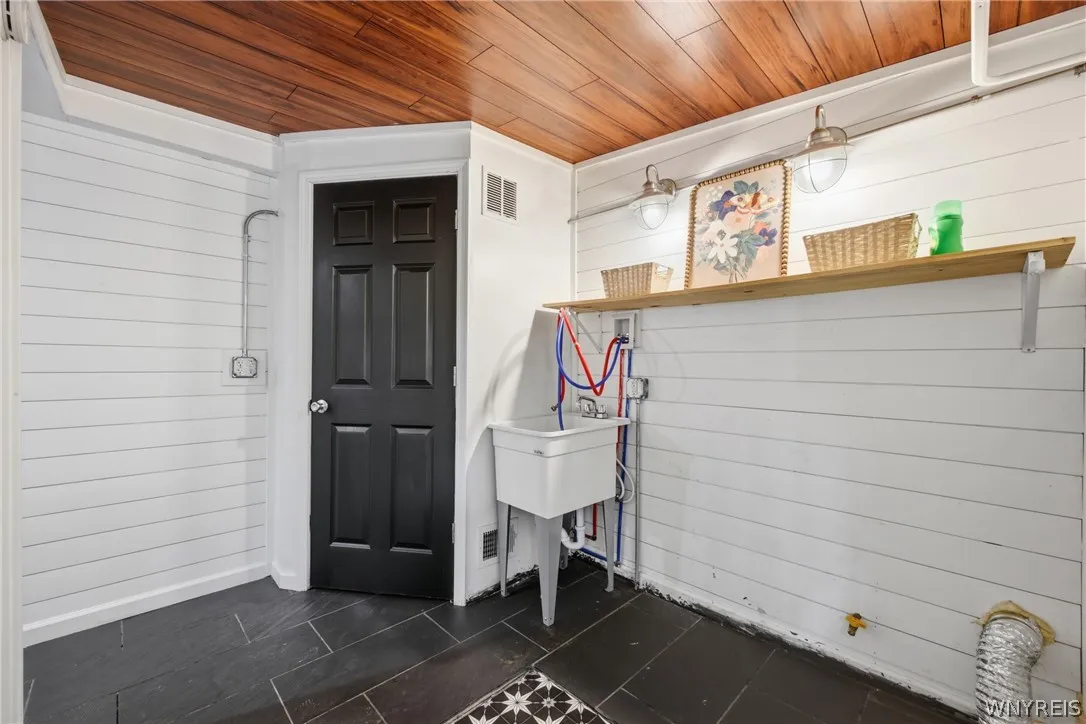 5875 Lakeview Terrace, Hamburg, New York 14085, Hamburg, New York 14085, 3 Bedroom Bedrooms, 6 Room Rooms,1 BathroomBathrooms,Residential,For Sale,5875 Lakeview Terrace, Hamburg, New York 14085,0,B1716767