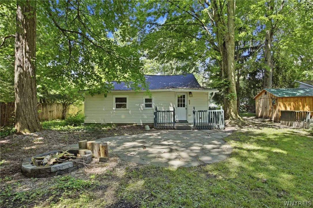 5875 Lakeview Terrace, Hamburg, New York 14085, Hamburg, New York 14085, 3 Bedroom Bedrooms, 6 Room Rooms,1 BathroomBathrooms,Residential,For Sale,5875 Lakeview Terrace, Hamburg, New York 14085,0,B1716767