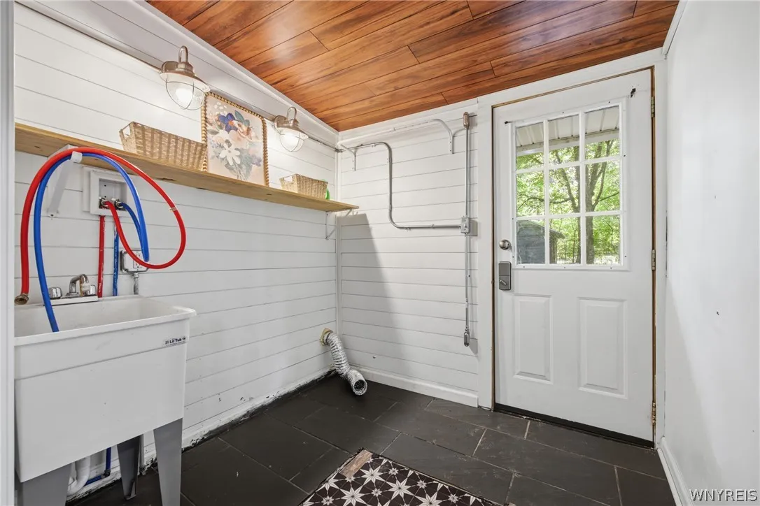 5875 Lakeview Terrace, Hamburg, New York 14085, Hamburg, New York 14085, 3 Bedroom Bedrooms, 6 Room Rooms,1 BathroomBathrooms,Residential,For Sale,5875 Lakeview Terrace, Hamburg, New York 14085,0,B1716767
