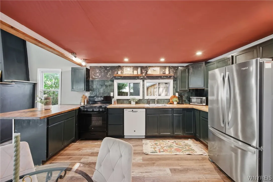 5875 Lakeview Terrace, Hamburg, New York 14085, Hamburg, New York 14085, 3 Bedroom Bedrooms, 6 Room Rooms,1 BathroomBathrooms,Residential,For Sale,5875 Lakeview Terrace, Hamburg, New York 14085,0,B1716767