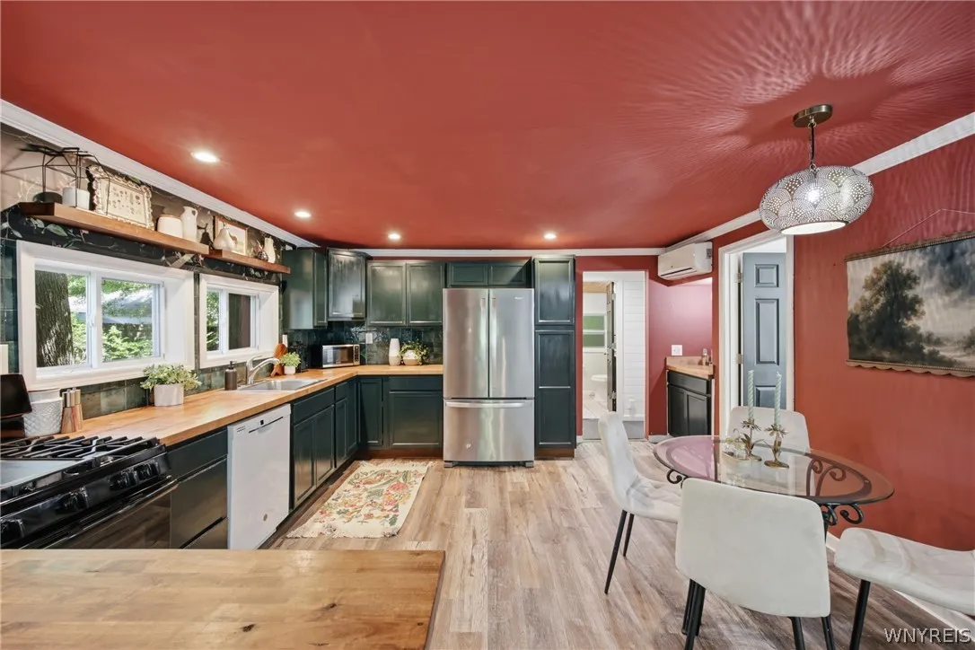 5875 Lakeview Terrace, Hamburg, New York 14085, Hamburg, New York 14085, 3 Bedroom Bedrooms, 6 Room Rooms,1 BathroomBathrooms,Residential,For Sale,5875 Lakeview Terrace, Hamburg, New York 14085,0,B1716767