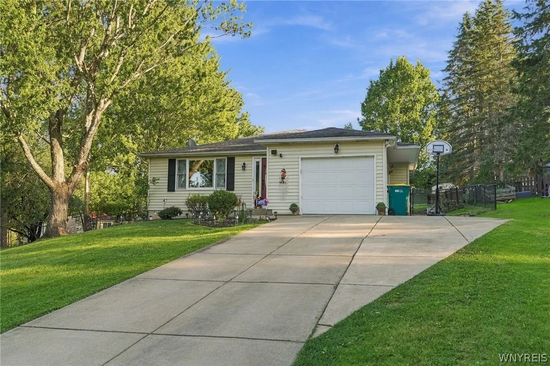 21 Fairlawn Court, Aurora, New York 14052, Aurora, New York 14052, 3 Bedroom Bedrooms, 6 Room Rooms,2 BathroomBathrooms,Residential,For Sale,21 Fairlawn Court, Aurora, New York 14052,0,B1716861
