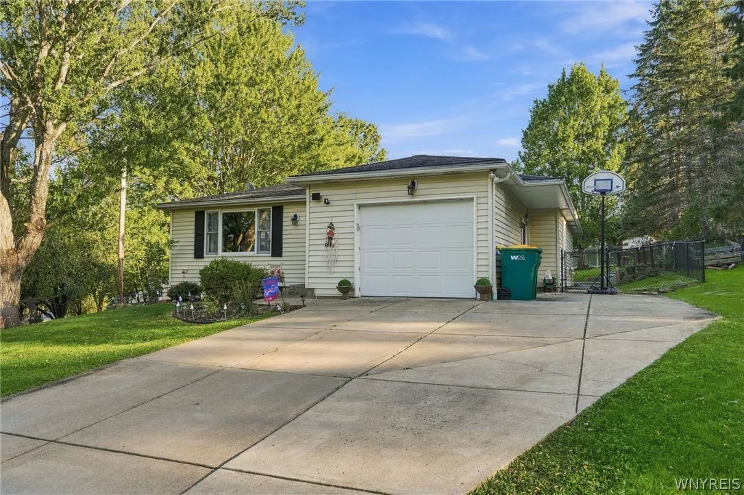 21 Fairlawn Court, Aurora, New York 14052, Aurora, New York 14052, 3 Bedroom Bedrooms, 6 Room Rooms,2 BathroomBathrooms,Residential,For Sale,21 Fairlawn Court, Aurora, New York 14052,0,B1716861