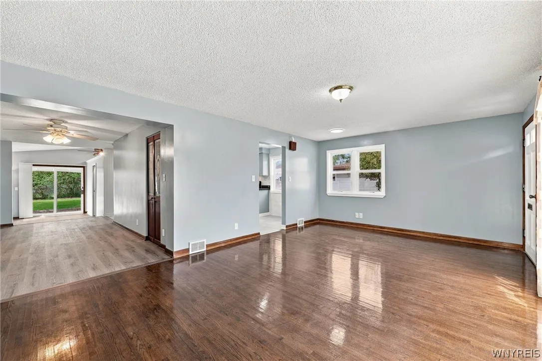 30 Wynnwood Avenue, Tonawanda, New York 14150, Tonawanda, New York 14150, 2 Bedroom Bedrooms, 6 Room Rooms,2 BathroomBathrooms,Residential,For Sale,30 Wynnwood Avenue, Tonawanda, New York 14150,0,B1717225