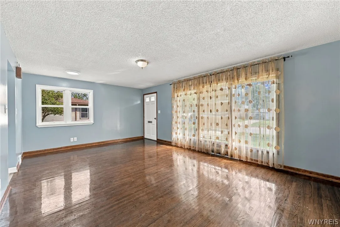 30 Wynnwood Avenue, Tonawanda, New York 14150, Tonawanda, New York 14150, 2 Bedroom Bedrooms, 6 Room Rooms,2 BathroomBathrooms,Residential,For Sale,30 Wynnwood Avenue, Tonawanda, New York 14150,0,B1717225