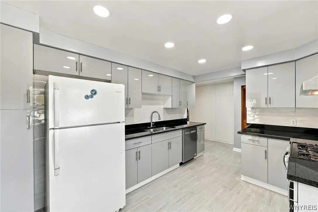 30 Wynnwood Avenue, Tonawanda, New York 14150, Tonawanda, New York 14150, 2 Bedroom Bedrooms, 6 Room Rooms,2 BathroomBathrooms,Residential,For Sale,30 Wynnwood Avenue, Tonawanda, New York 14150,0,B1717225