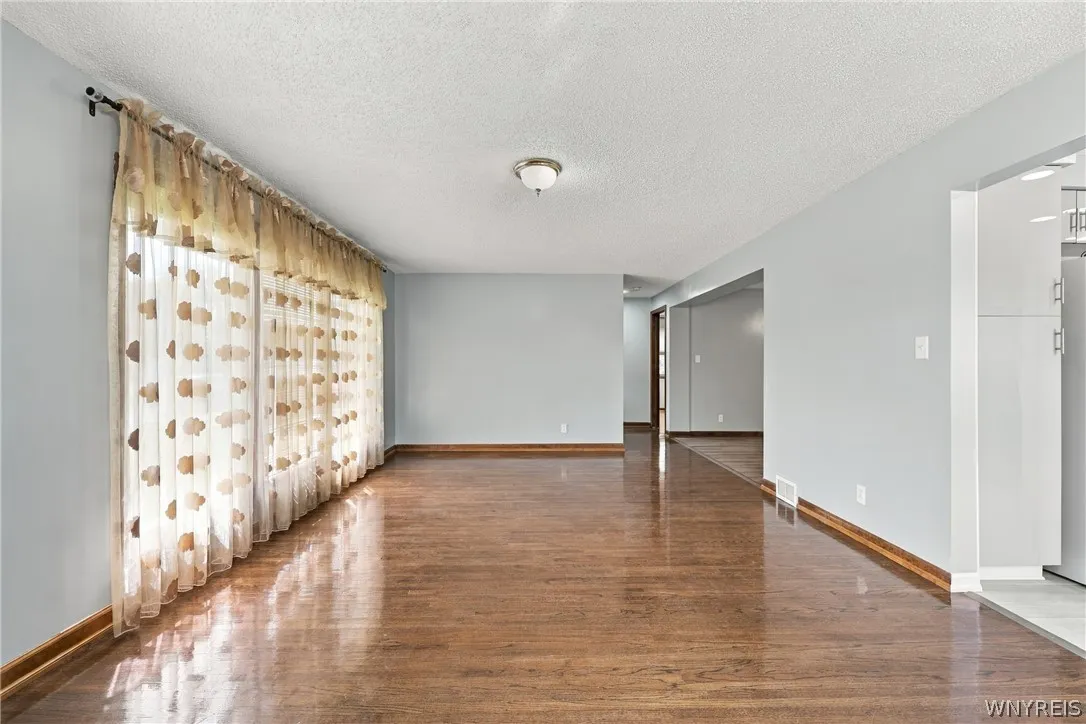 30 Wynnwood Avenue, Tonawanda, New York 14150, Tonawanda, New York 14150, 2 Bedroom Bedrooms, 6 Room Rooms,2 BathroomBathrooms,Residential,For Sale,30 Wynnwood Avenue, Tonawanda, New York 14150,0,B1717225