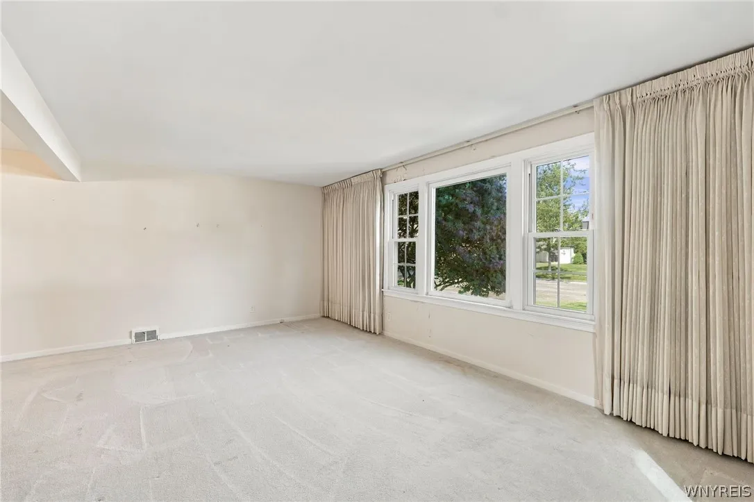 387 Oakvale Boulevard, Tonawanda, New York 14223, Tonawanda, New York 14223, 3 Bedroom Bedrooms, 8 Room Rooms,1 BathroomBathrooms,Residential,For Sale,387 Oakvale Boulevard, Tonawanda, New York 14223,0,B1717421