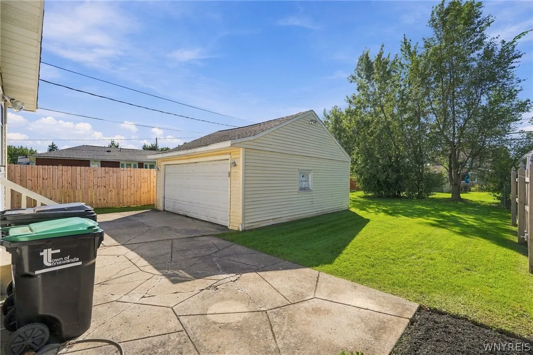 387 Oakvale Boulevard, Tonawanda, New York 14223, Tonawanda, New York 14223, 3 Bedroom Bedrooms, 8 Room Rooms,1 BathroomBathrooms,Residential,For Sale,387 Oakvale Boulevard, Tonawanda, New York 14223,0,B1717421