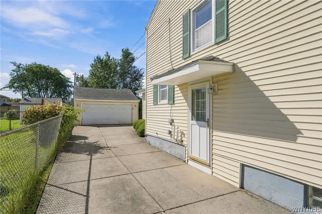 387 Oakvale Boulevard, Tonawanda, New York 14223, Tonawanda, New York 14223, 3 Bedroom Bedrooms, 8 Room Rooms,1 BathroomBathrooms,Residential,For Sale,387 Oakvale Boulevard, Tonawanda, New York 14223,0,B1717421