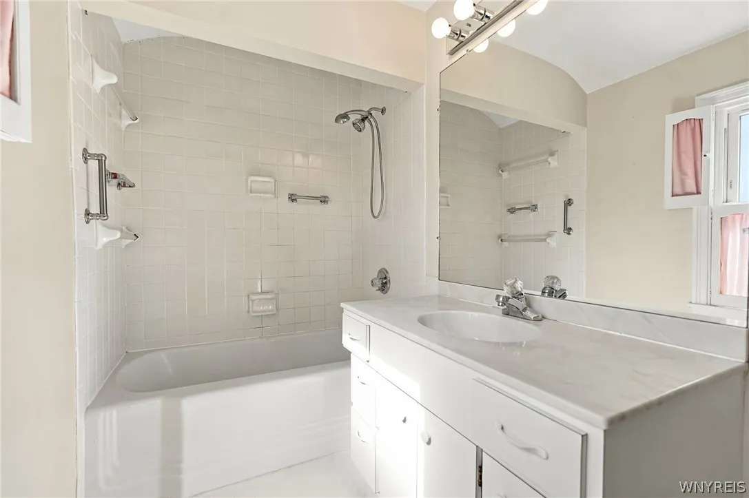 387 Oakvale Boulevard, Tonawanda, New York 14223, Tonawanda, New York 14223, 3 Bedroom Bedrooms, 8 Room Rooms,1 BathroomBathrooms,Residential,For Sale,387 Oakvale Boulevard, Tonawanda, New York 14223,0,B1717421