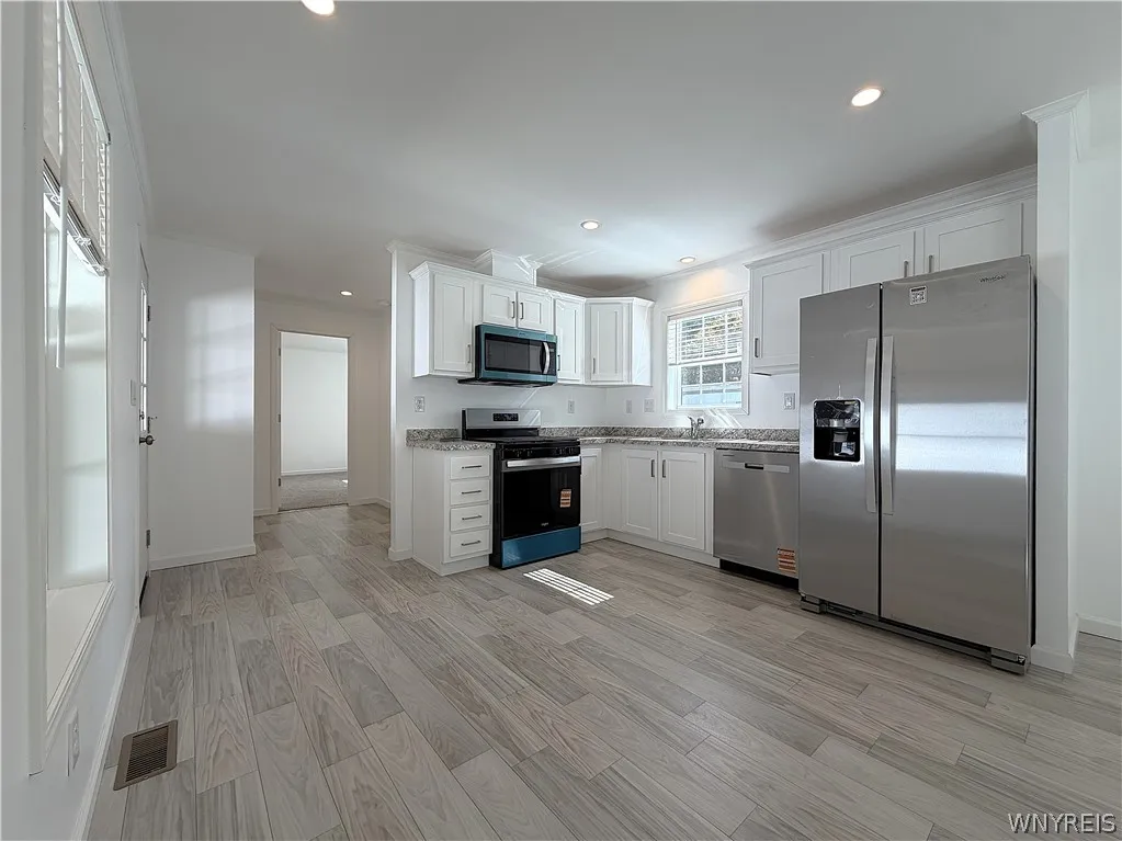 9233 Main Street 46, Clarence, New York 14031, Clarence, New York 14031, 2 Bedroom Bedrooms, 5 Room Rooms,1 BathroomBathrooms,Residential,For Sale,9233 Main Street 46, Clarence, New York 14031,0,B1717478